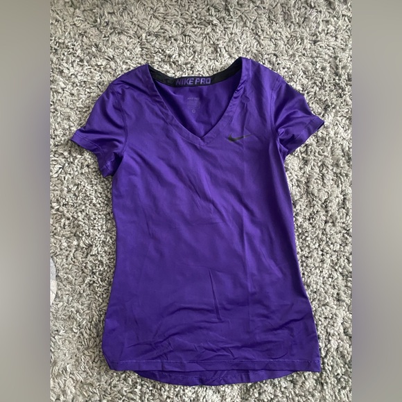 Nike T-shirt - Picture 1 of 4